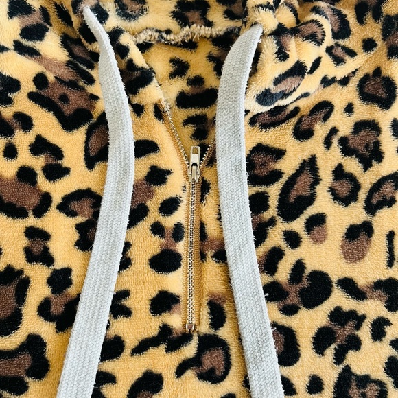 Leopard Hoodie - Picture 3 of 4